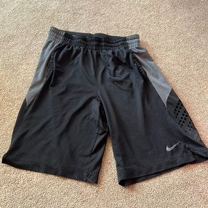 Mens Nike XL dri-fit basketball shorts